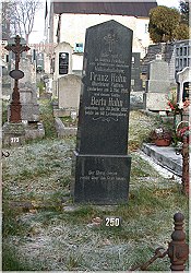 Friedhof Platten, Grabstein Franz Hahn, Volksschul-Lehrer. Foto: Peter Gollnik
