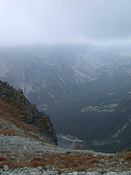 Blick vom Ostrva-Sattel auf das Horsky-Hotel am Popradske Pleso _ Foto: Peter Gollnik